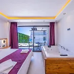 Lovelet Villa *