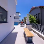 Lovelet Villa *